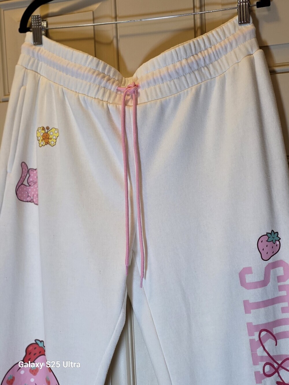 Strawberry Shortcake Graphic Jogger Sweatpants - Winter White - Size L - Picture 6 of 10